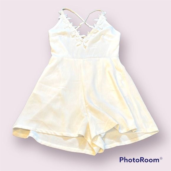 Astr Pants - ASTR Romper W/ Leaf Applique Detail